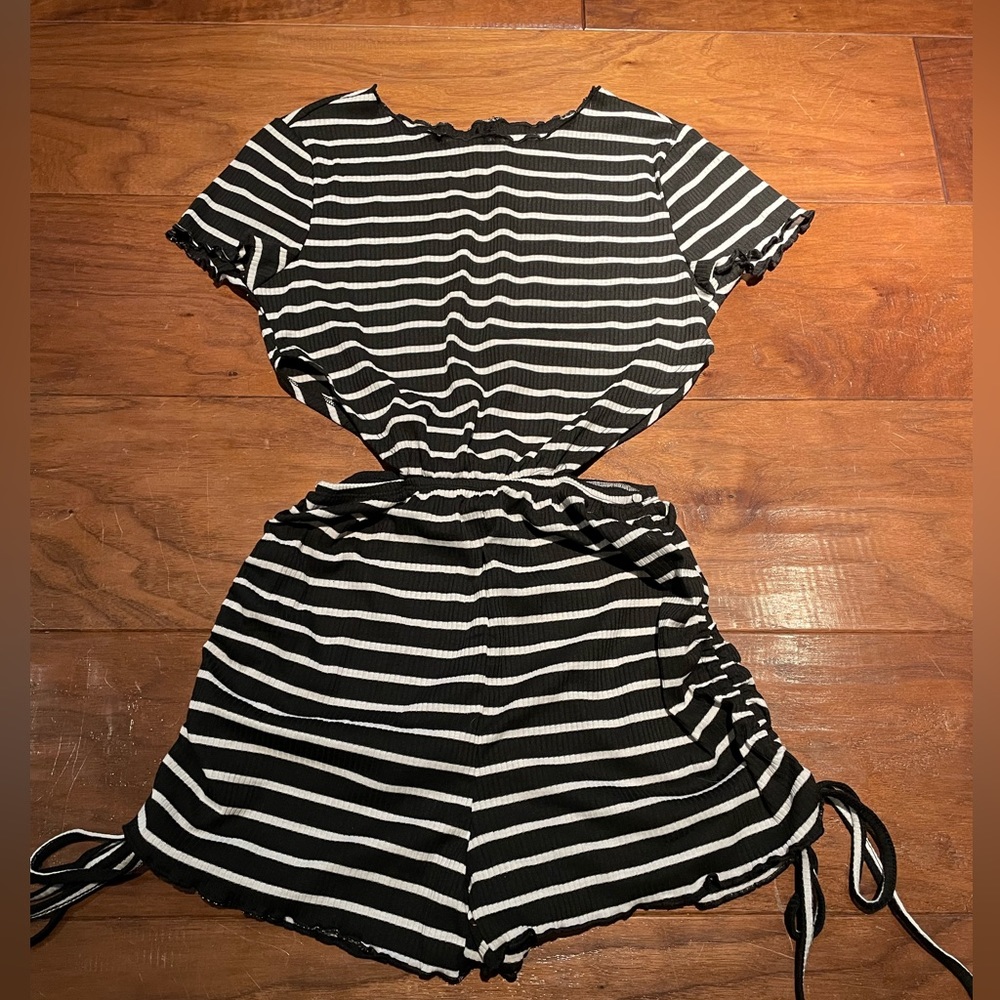 Striped Romper - Picture 3 of 4
